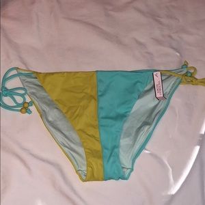 Teeny bikini colorblock bikini bottoms